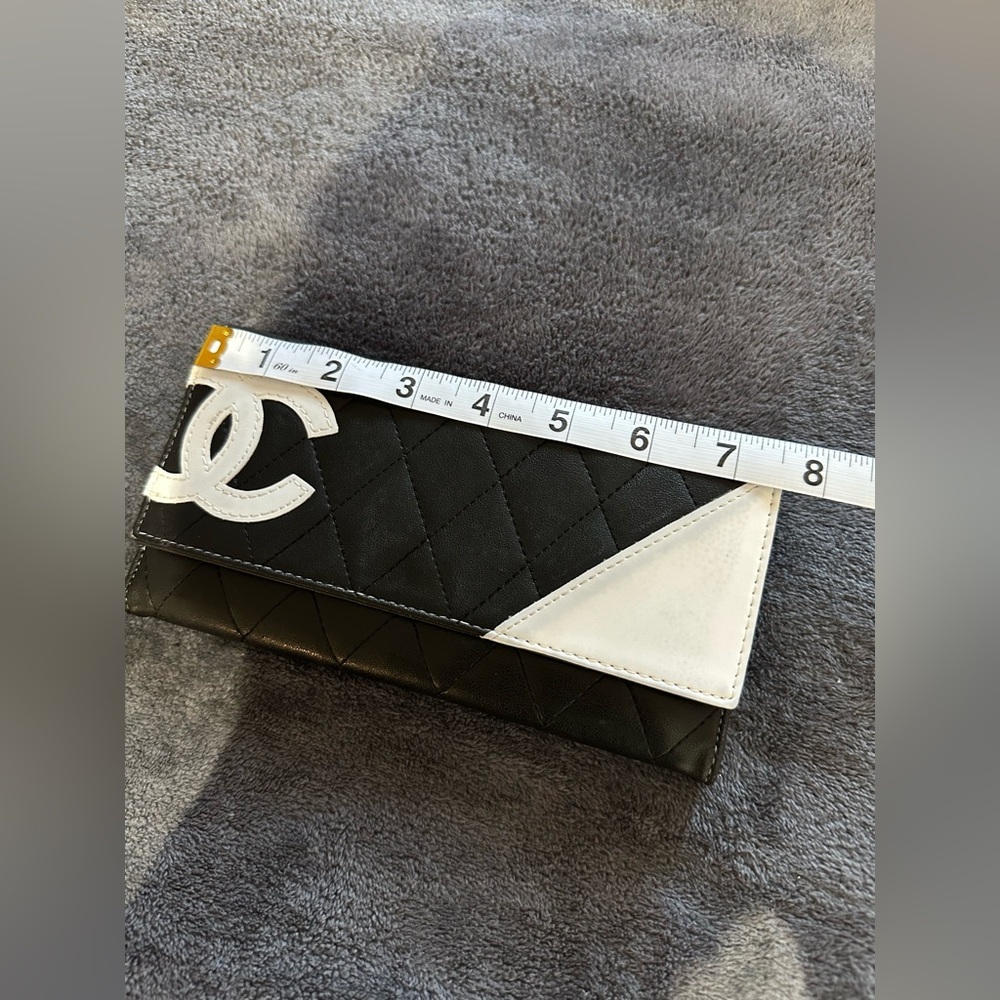 Chanel Vintage Black and White Quilted Wallet Luxurious Design - Picture 4 of 16